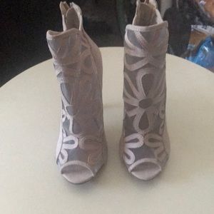 Chinese laundry mesh booties